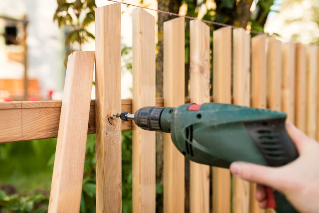 installing wooden fence